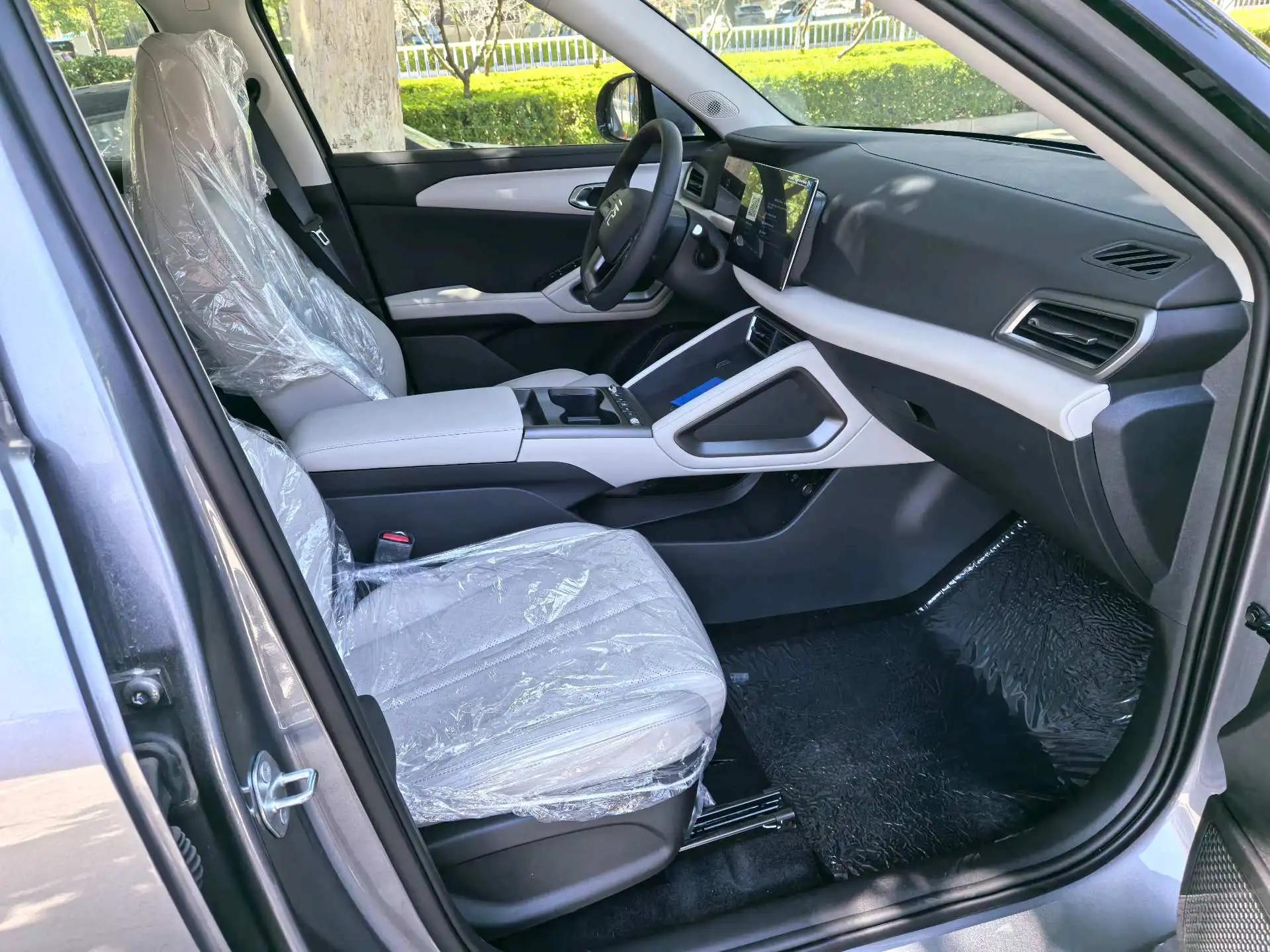 BYD 2025 Yuan UP 301KM Pilot Automatic Gear 4