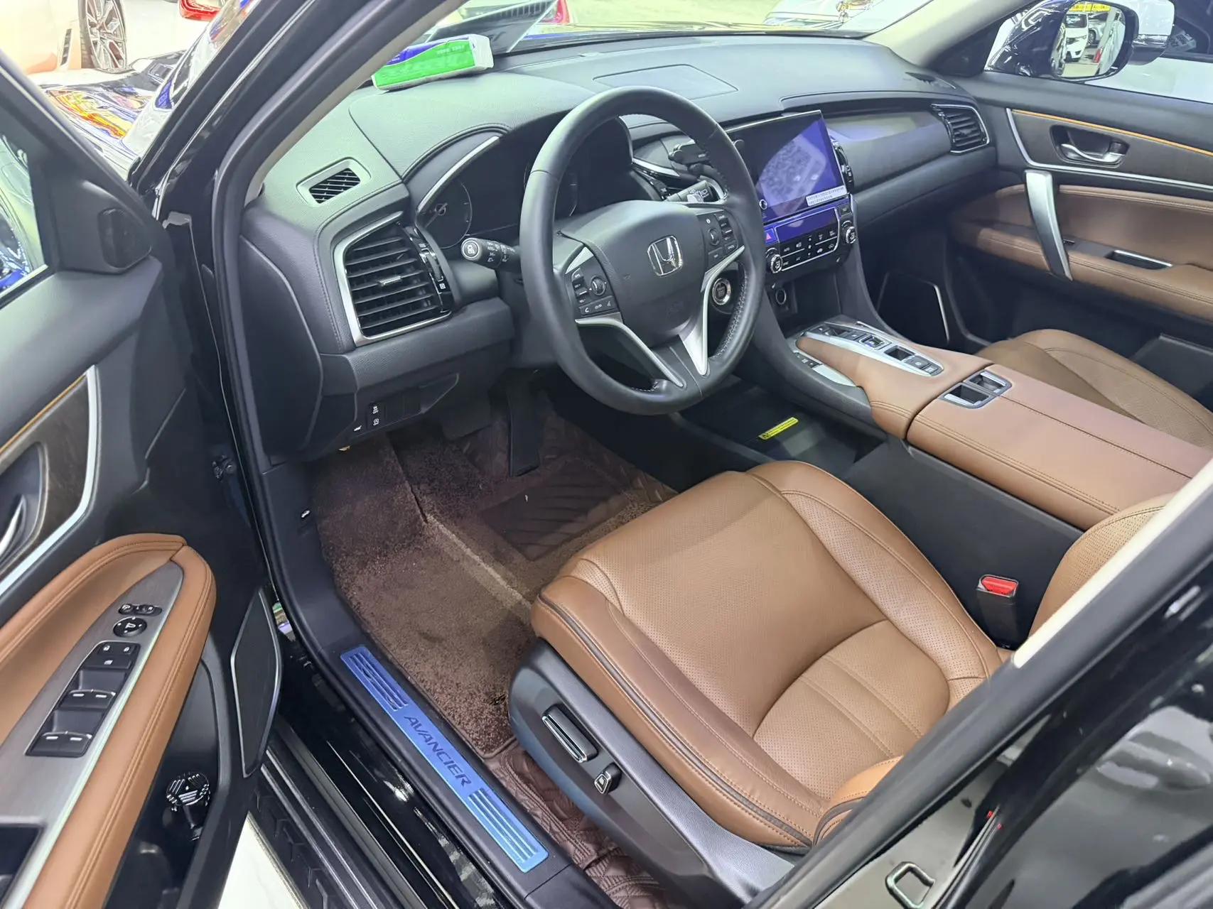 Crown Road 2020 370TURBO 4-wheel Drive Premium Edition 2