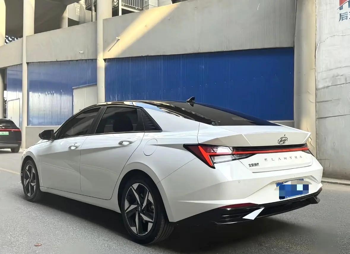 Elantra 2021 1.5L CVT Luxury Edition 3