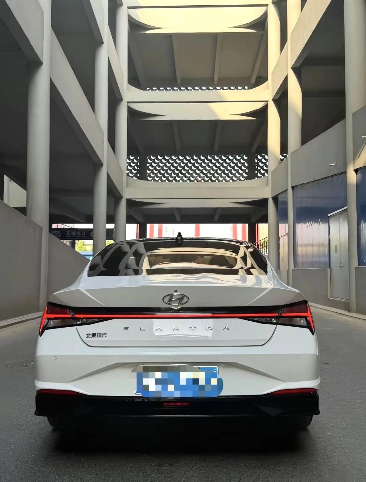 Elantra 2021 1.5L CVT Luxury Edition 4