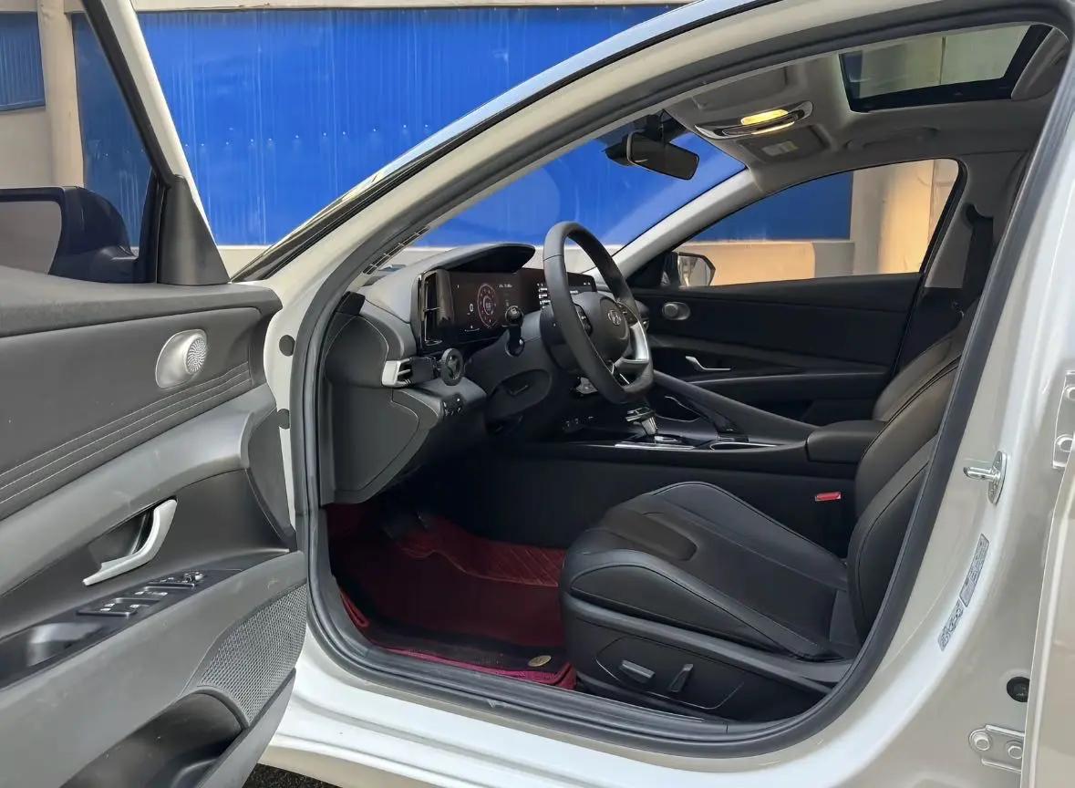 Elantra 2021 1.5L CVT Luxury Edition 5