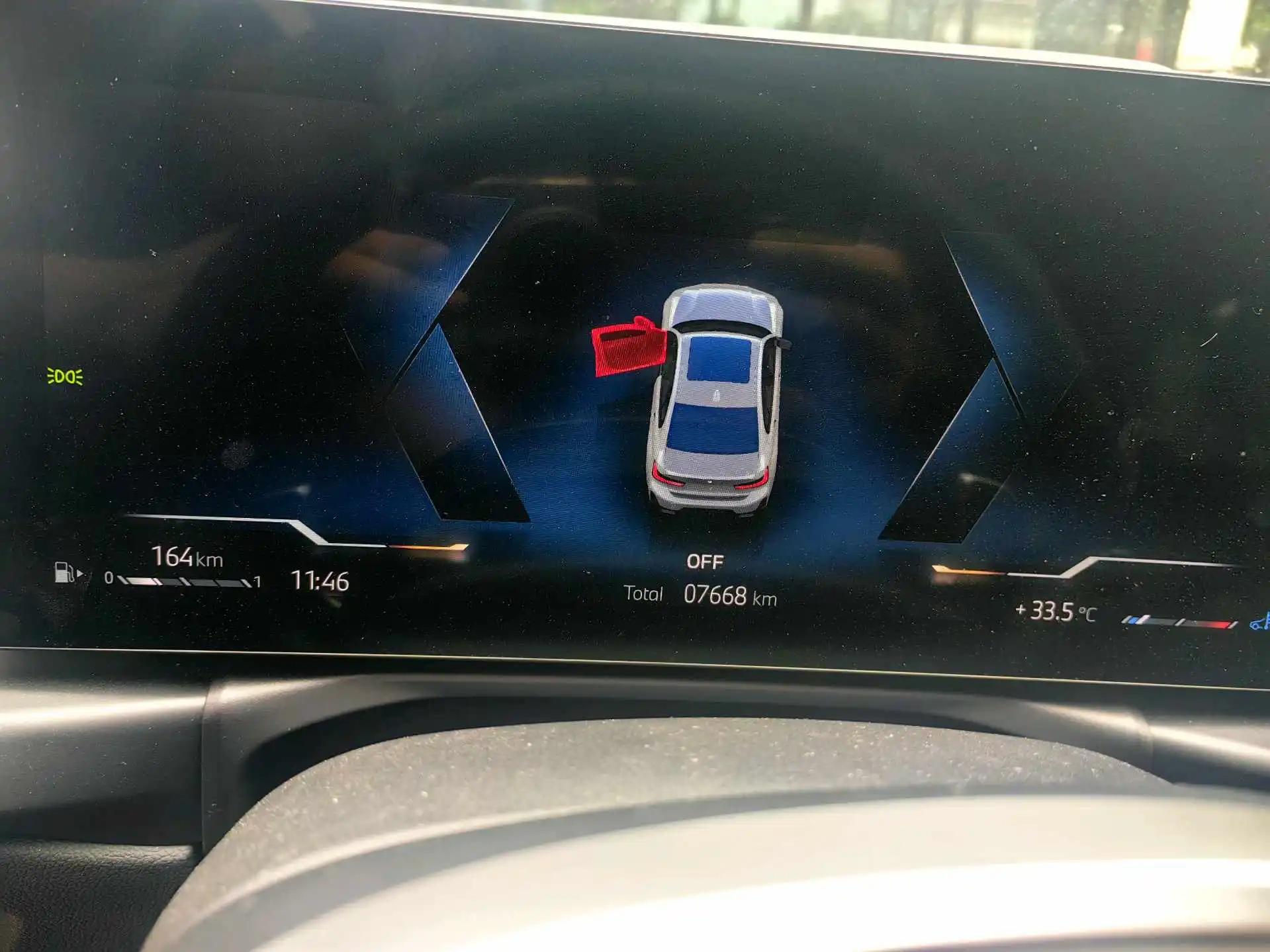 BMW 3 Series 2025 Model 330Li 2.0T M Sport Night Edition Automatic 5