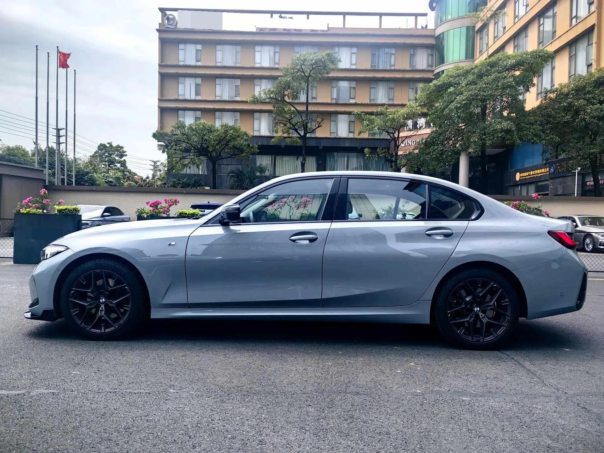BMW 3 Series 2025 Model 330Li 2.0T M Sport Night Edition Automatic 8
