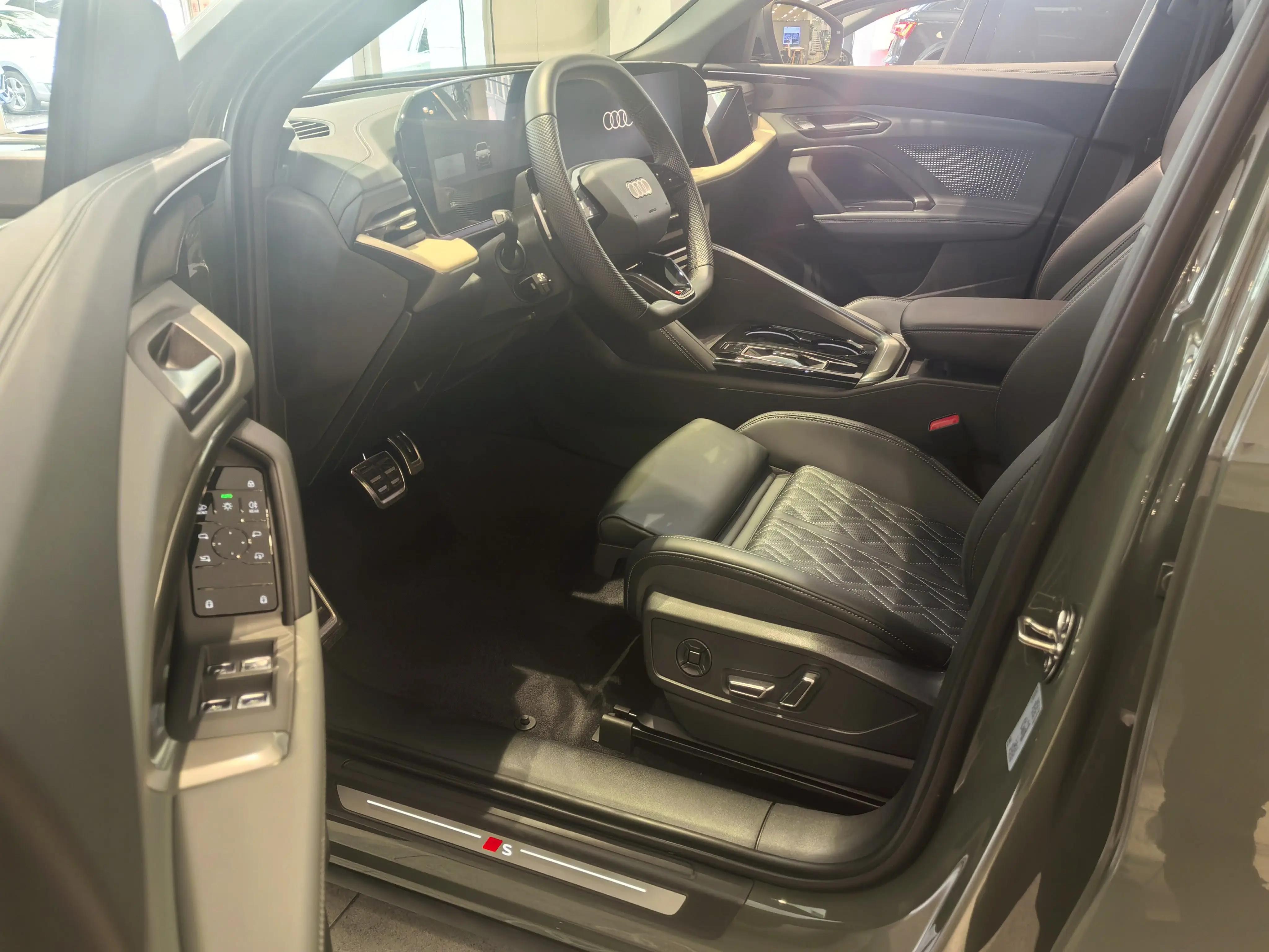 Audi 2026 Q5L 20 T 10 million users exclusive version of automatic gear 3