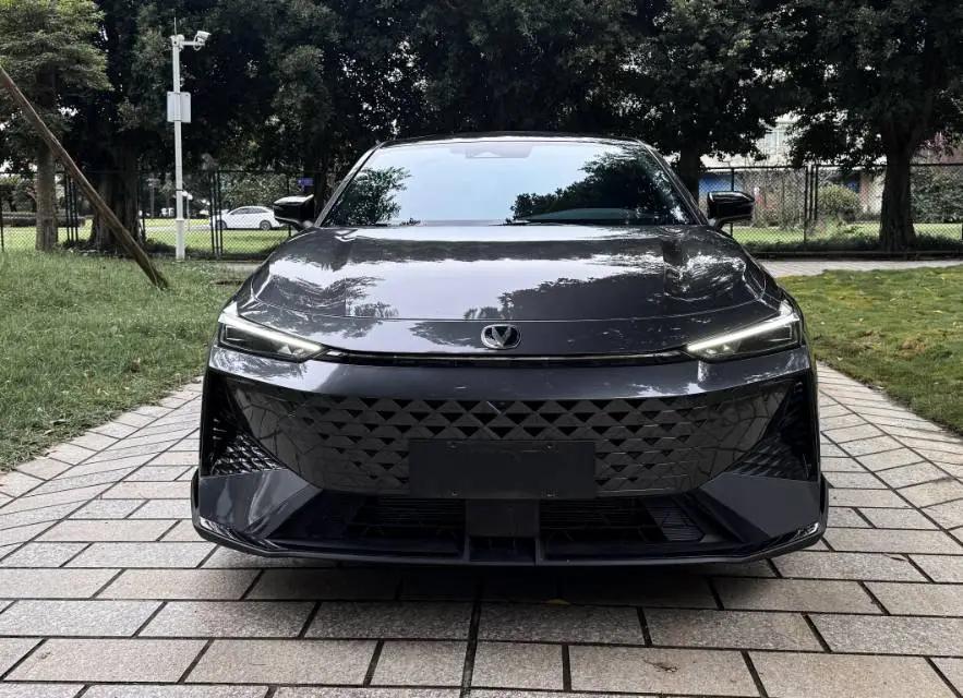 ChangAn 2024 UNI-V 1.5T Prestige Sports Automatic 2