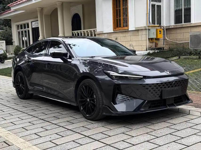 ChangAn 2024 UNI-V 1.5T Prestige Sports Automatic 3