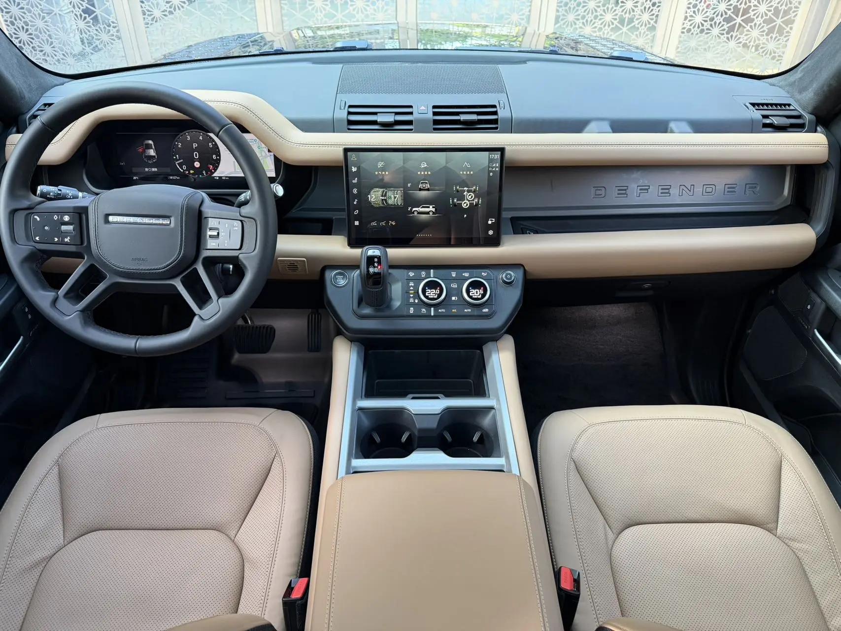 Land Rover Guard (Imported) 2025 Guard 110 48V 3.0T P400 -Dynamic HSE Automatic Gear 4
