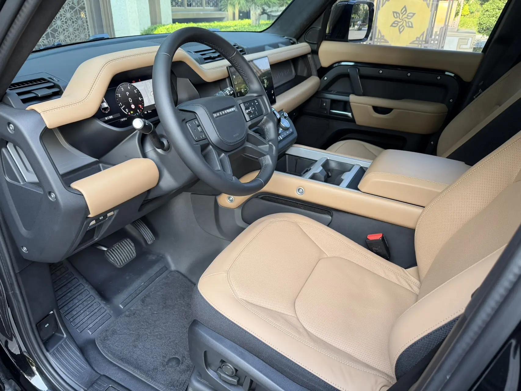 Land Rover Guard (Imported) 2025 Guard 110 48V 3.0T P400 -Dynamic HSE Automatic Gear 5
