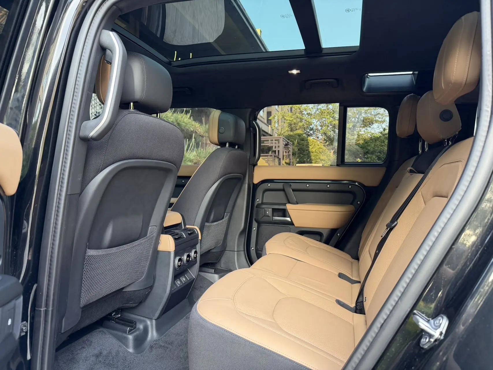 Land Rover Guard (Imported) 2025 Guard 110 48V 3.0T P400 -Dynamic HSE Automatic Gear 6