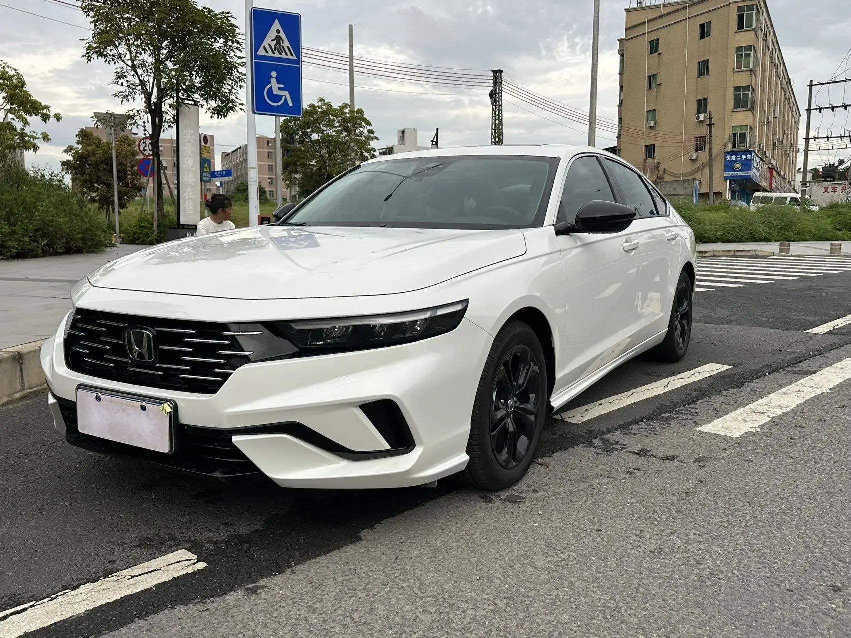 打开图片灯箱:Honda 2025 11th Generation Accord 1.5T Stepless 260TURBO Sports Series Deluxe Automatic Gear