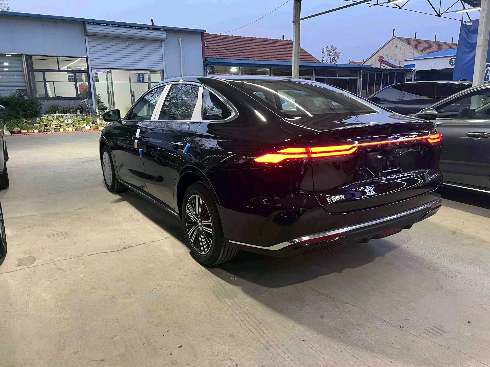 Geely Galaxy 2025 xingyao 6 EM-i 1.5 125km exploration version automatic gear 9