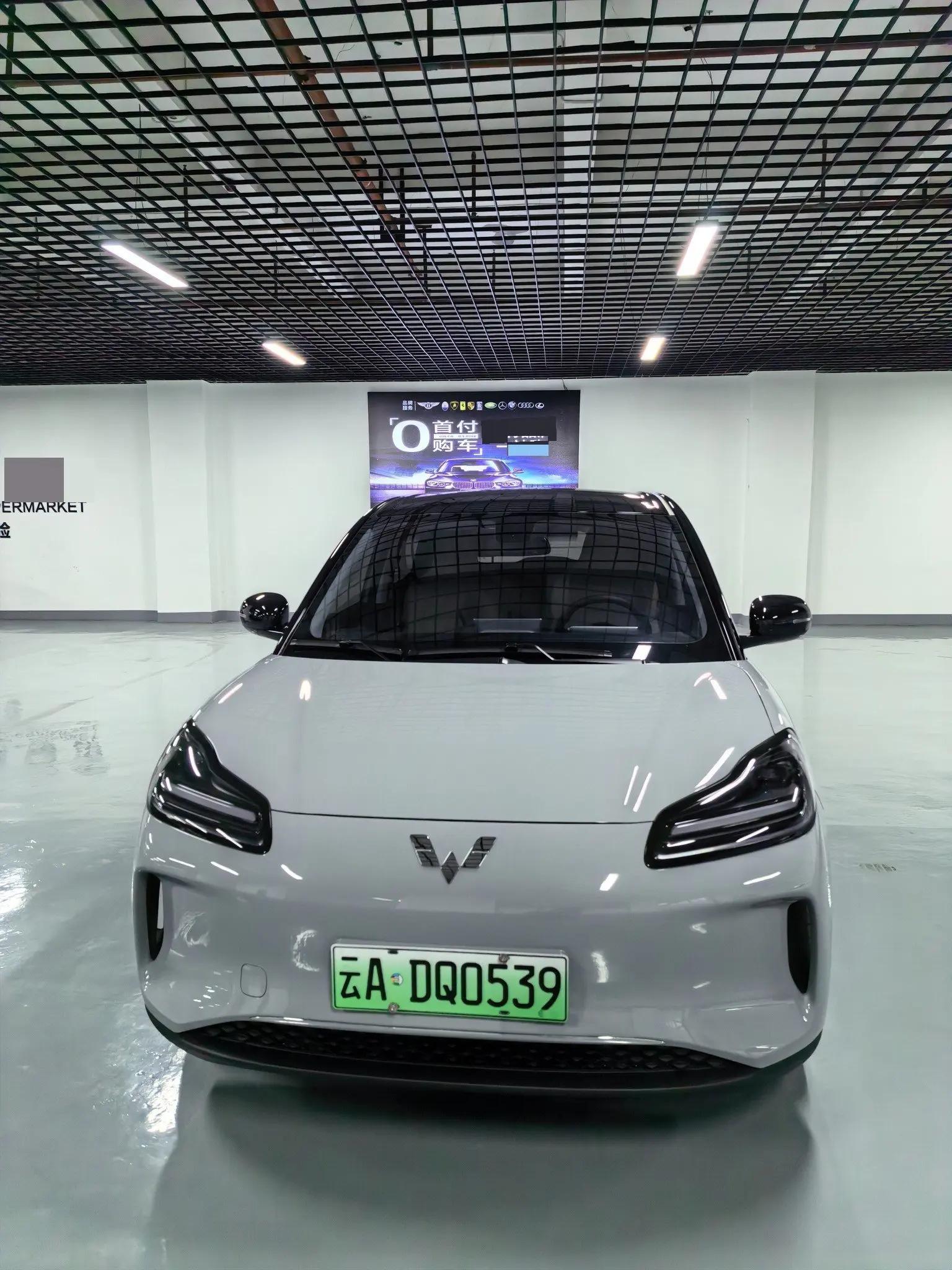 WuLing 2024 Plantronics PLUS 330km Five-seat Edition Automatic Gear 2