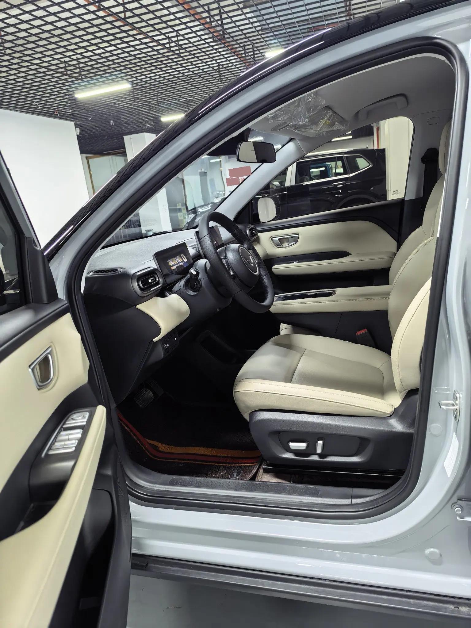 WuLing 2024 Plantronics PLUS 330km Five-seat Edition Automatic Gear 4