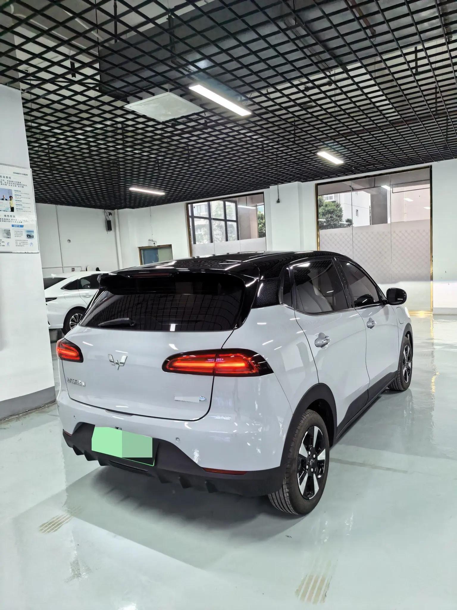 WuLing 2024 Plantronics PLUS 330km Five-seat Edition Automatic Gear 9