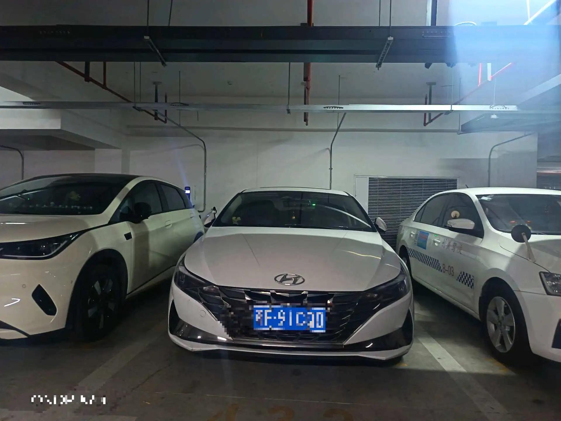 Elantra 2022 1.5L CVT LUX Premium Edition 2
