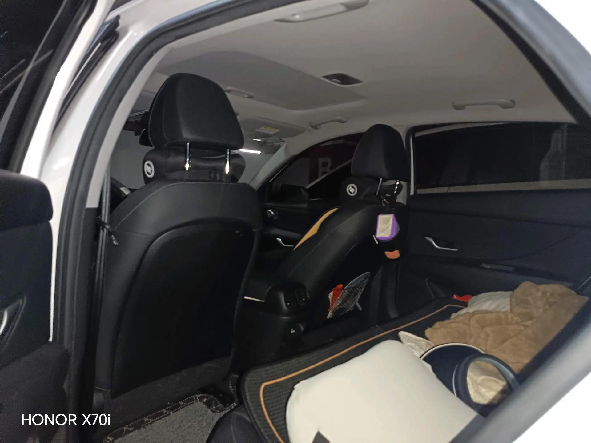 Elantra 2022 1.5L CVT LUX Premium Edition 4