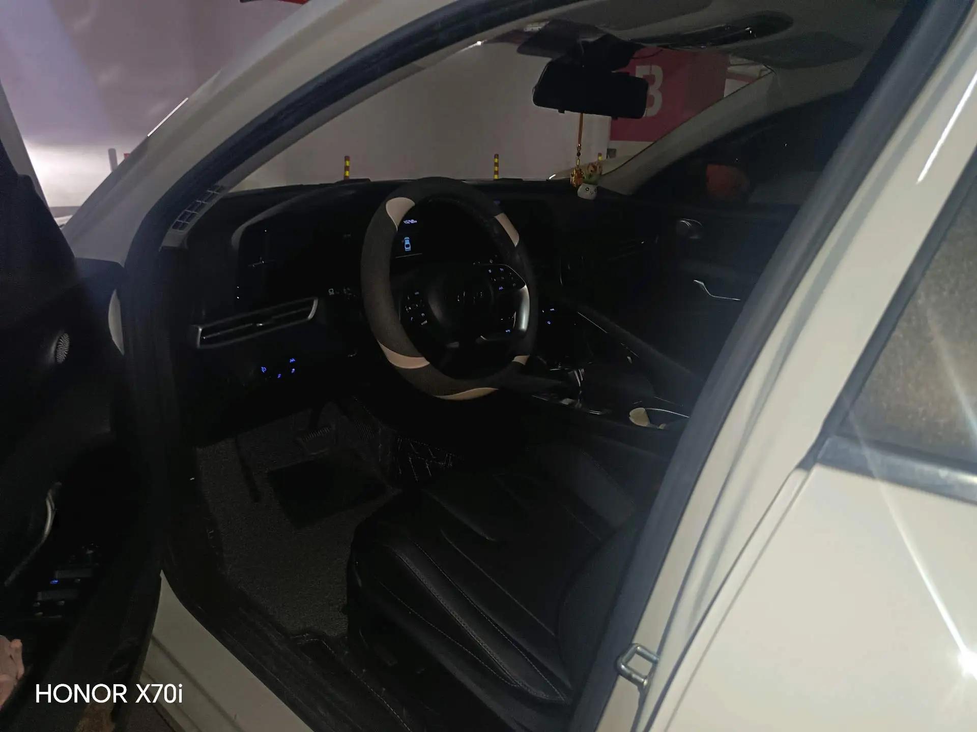 Elantra 2022 1.5L CVT LUX Premium Edition 5