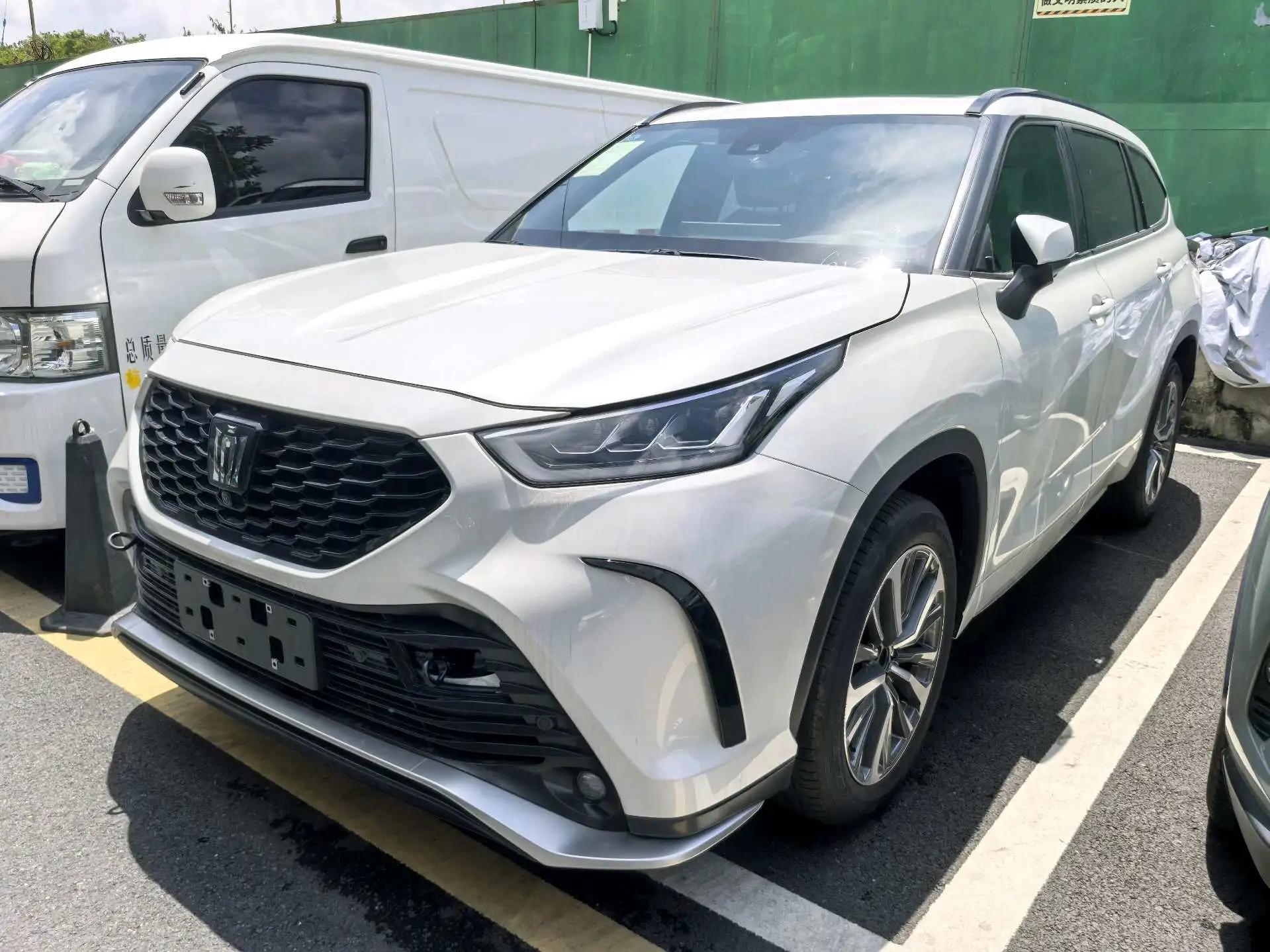 Toyota 2026 Crown Land Release HEV 2.5 Stepless Four-wheel Drive Premium Edition Automatic Gear