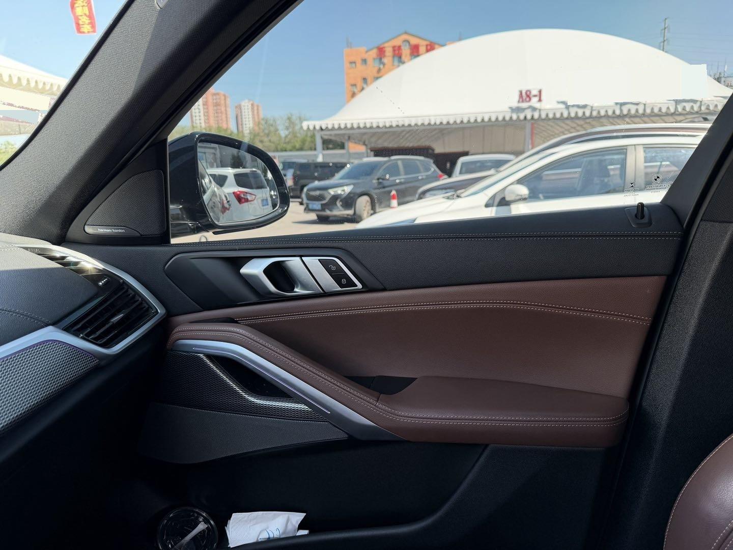 BMW X6 2022 facelift xDrive40i M sports suit 9