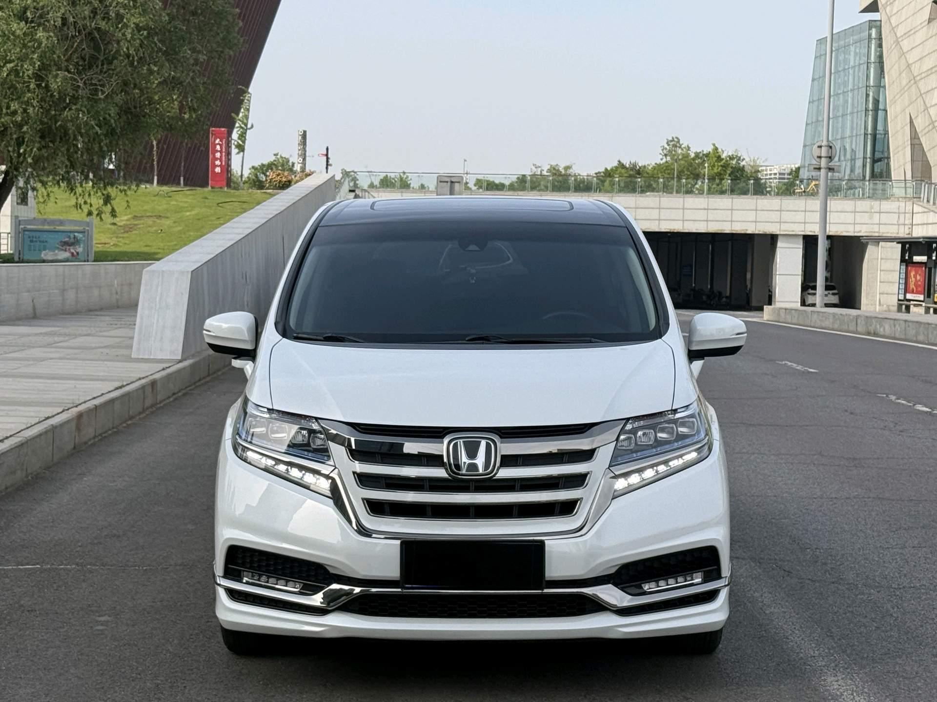 Elyson 2019 2.0L Hybrid Deluxe Edition 2