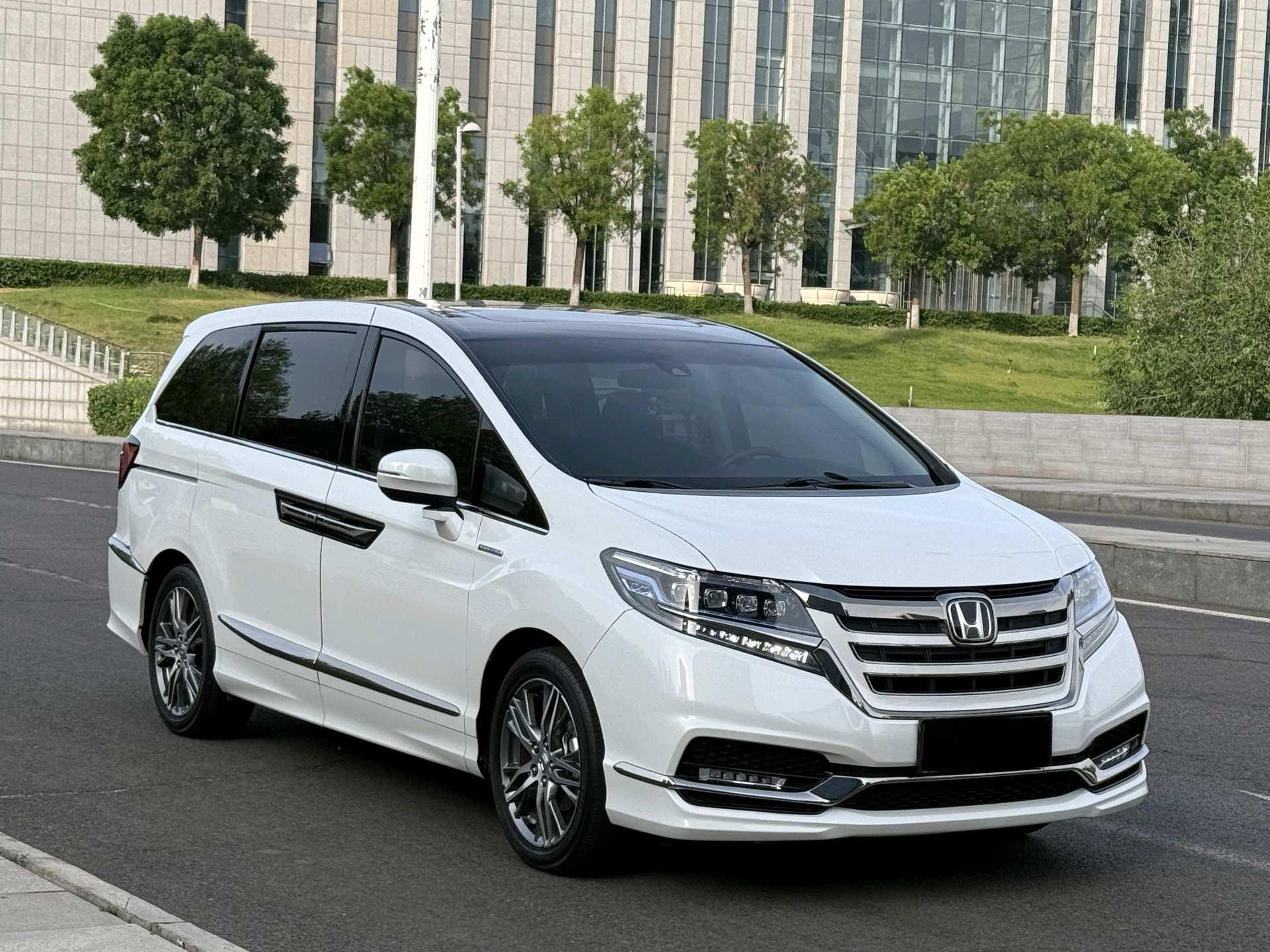 Elyson 2019 2.0L Hybrid Deluxe Edition 3
