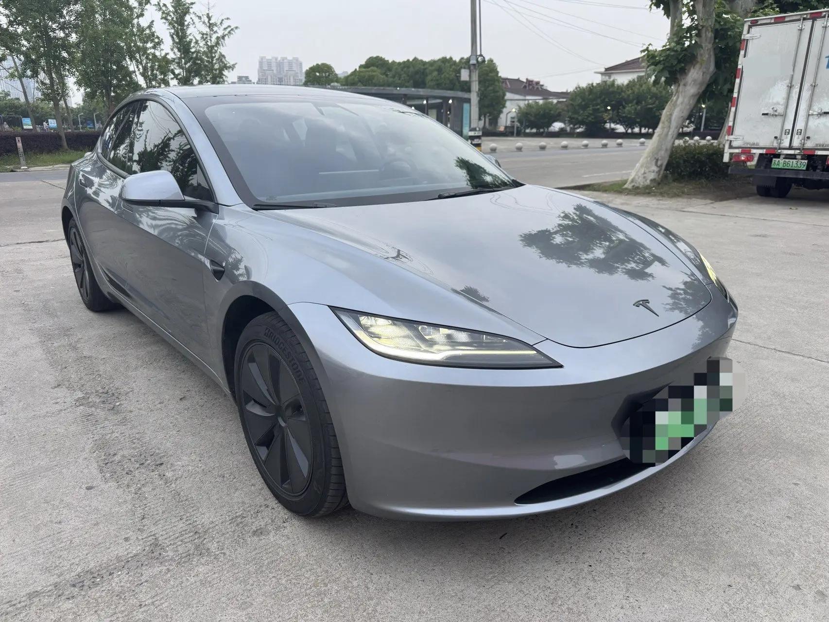Tesla 2025 Model 3 Rear-Wheel Drive (Refreshed) Automatic 3