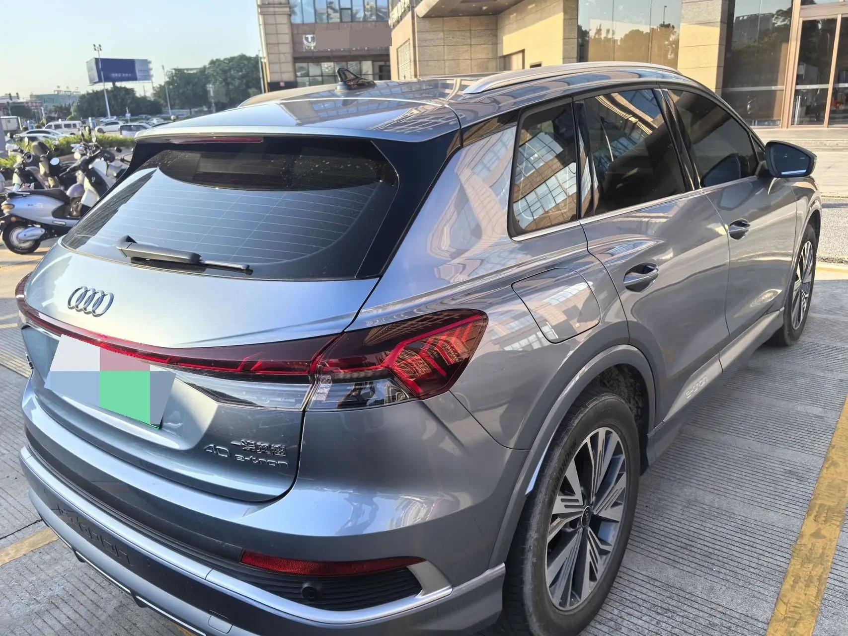 Audi 2024 Q4 e-tron 40 Creation Edition Automatic Gear 3