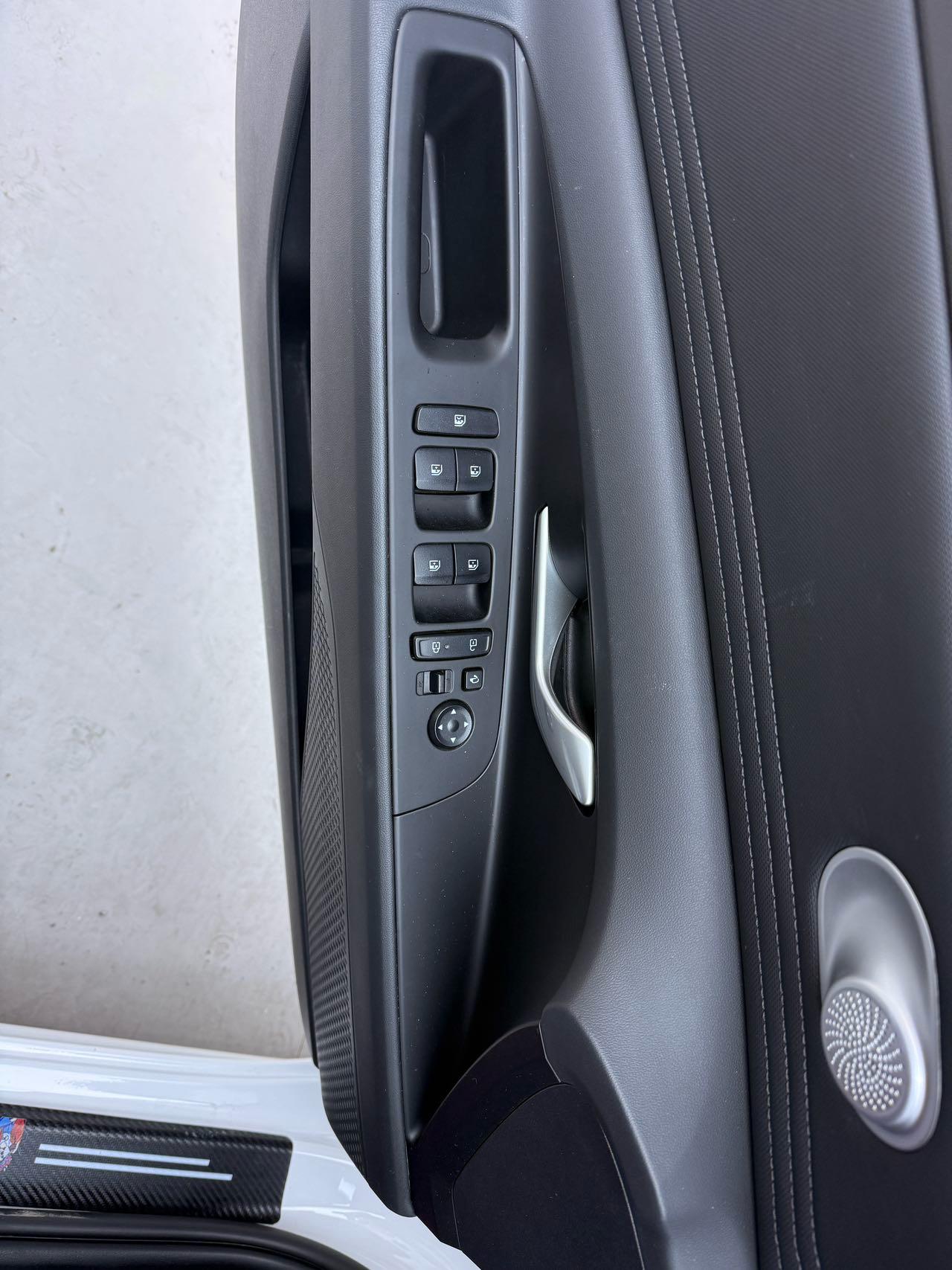 Elantra 2022 1.5L CVT LUX Premium Edition 4