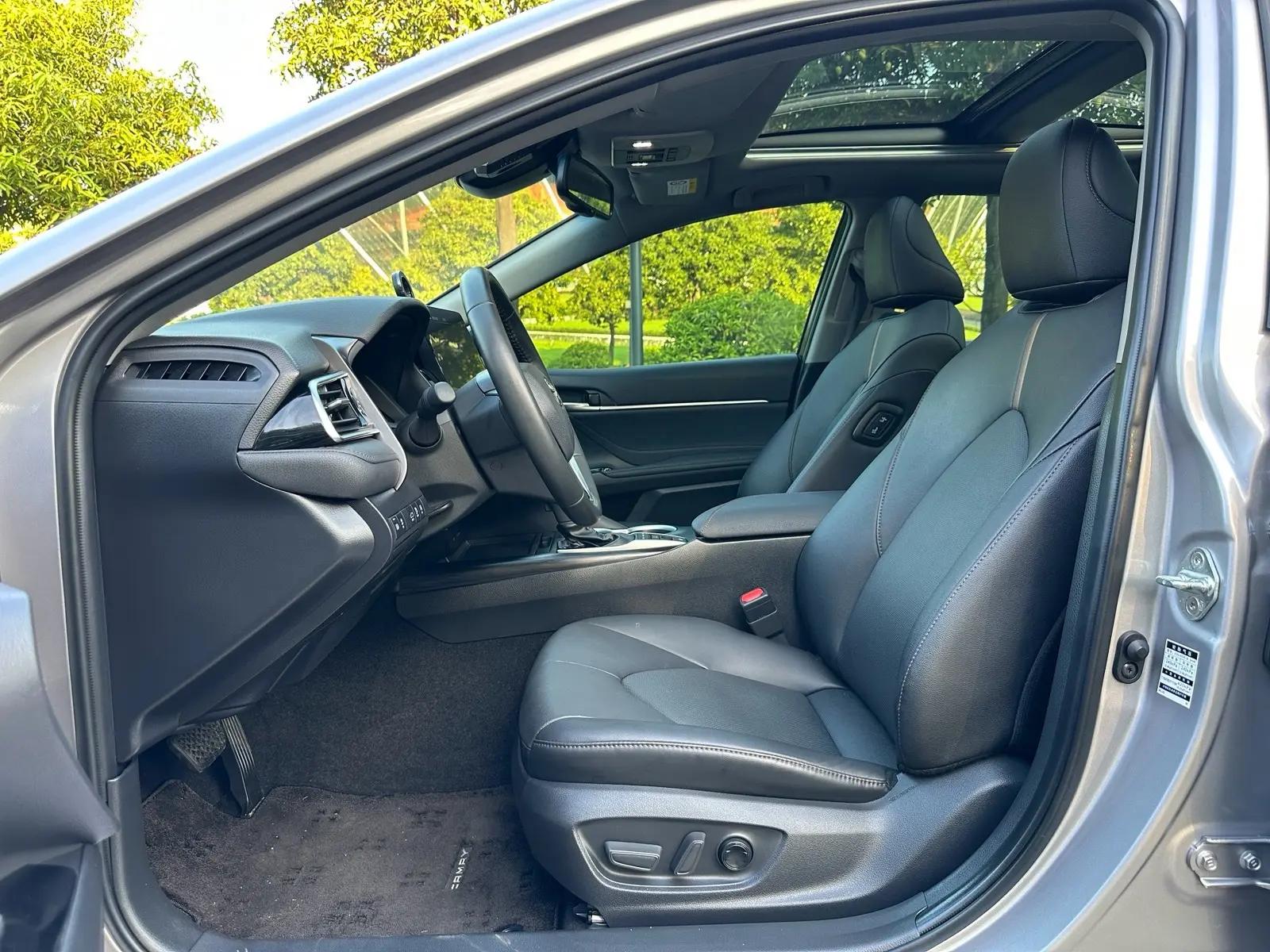 Toyota 2023 Camry 2.5G Deluxe Edition Automatic Gear 2