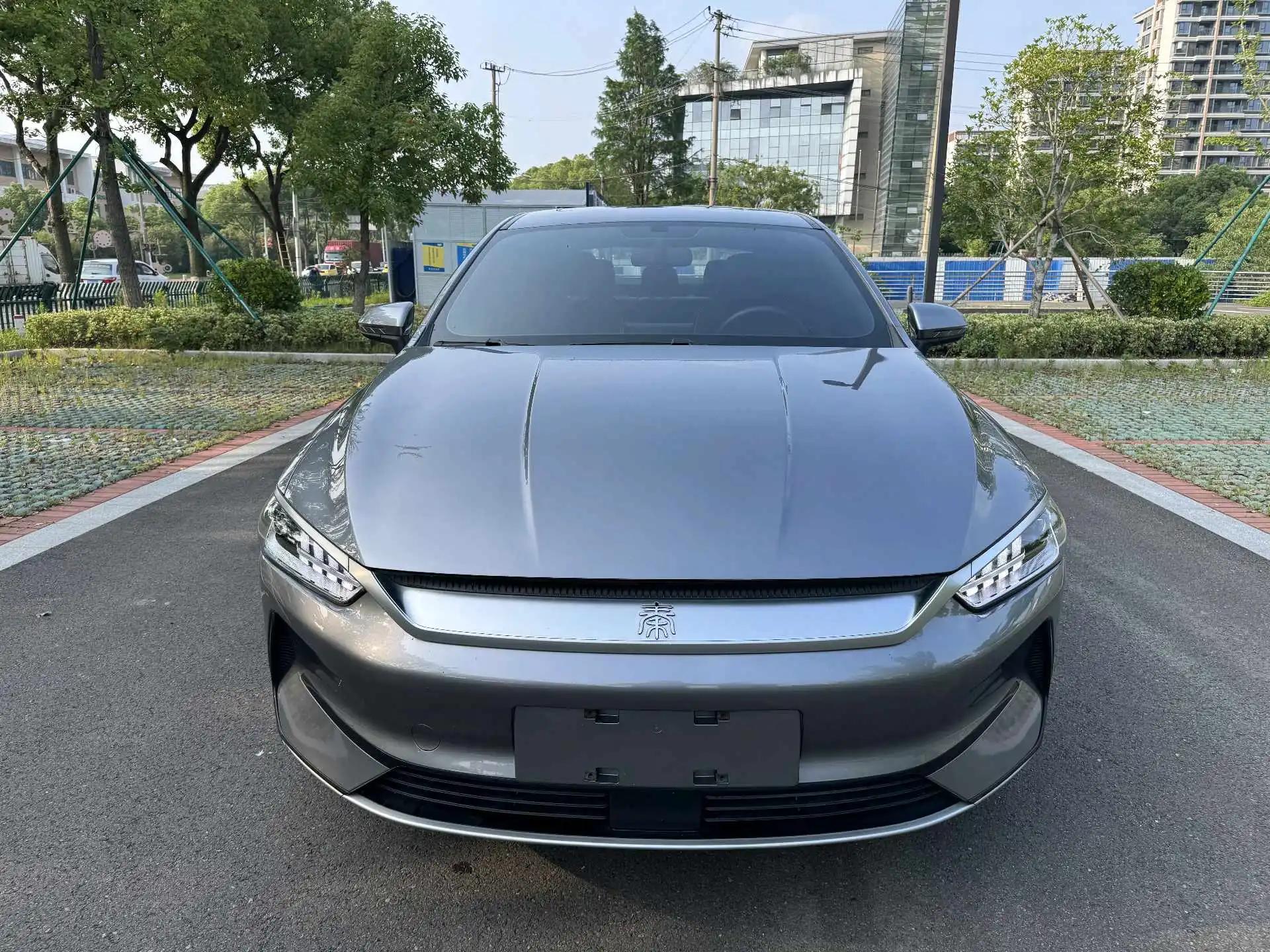 Qin PLUS 2021 EV 400KM Luxury Model 3