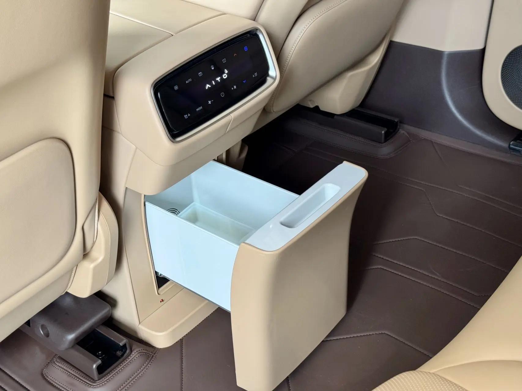 AITO 2024 AITO M9 Range-Extended Ultra Version 52kWh 5-Seater Automatic 11