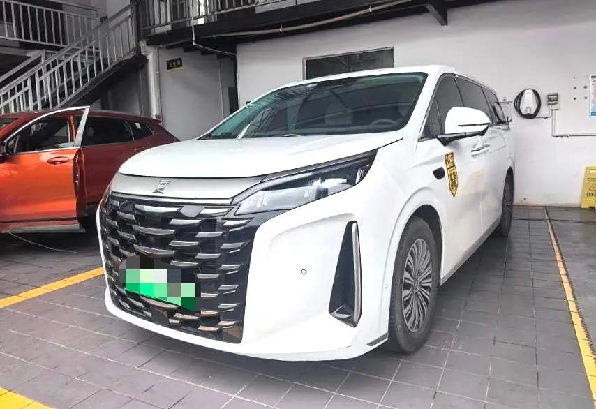 BYD 2025 Xia DM-i 1.5T CVT 180km Excellence Edition Automatic