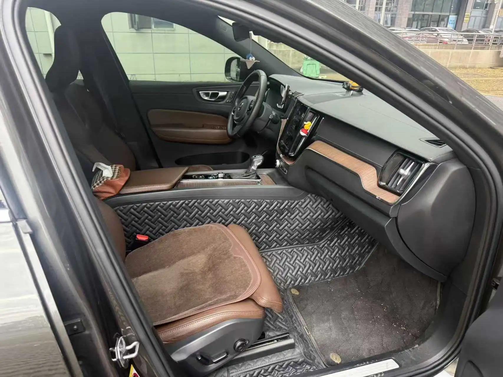 Volvo XC60 2021 T5 4WD Zhiyuan Deluxe Edition 2