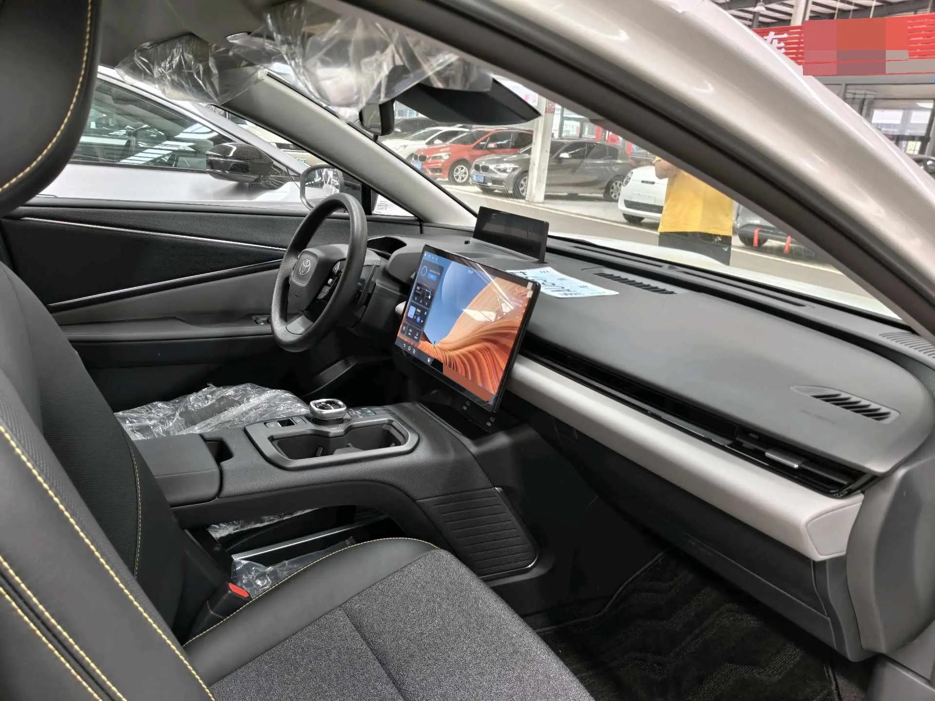 Toyota 2025 bZ 5 550 JOY automatic gear 3