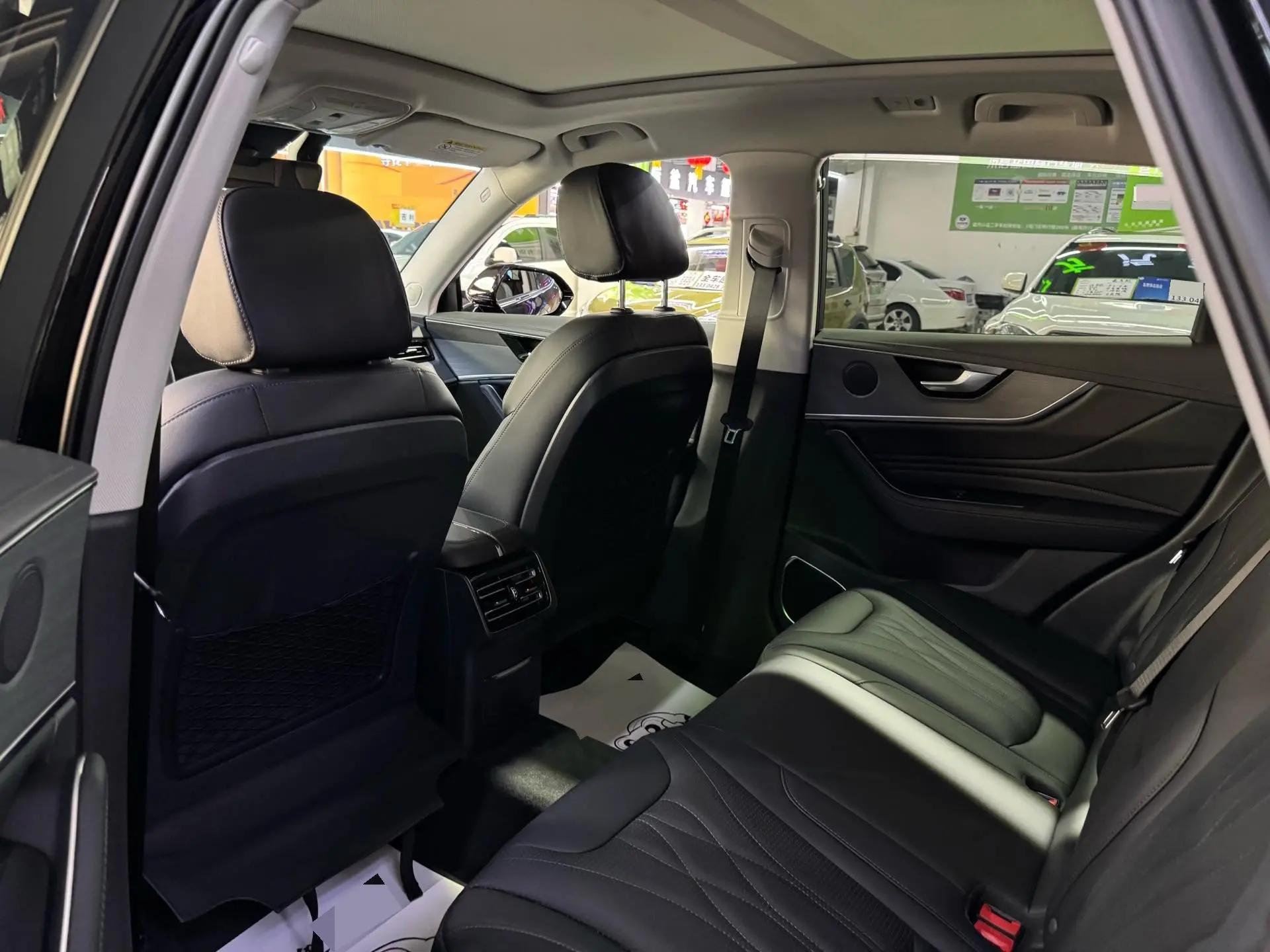 HongQi 2025 HS5 2.0T Two-Drive Flag Yue Pro Edition Automatic Gear 5