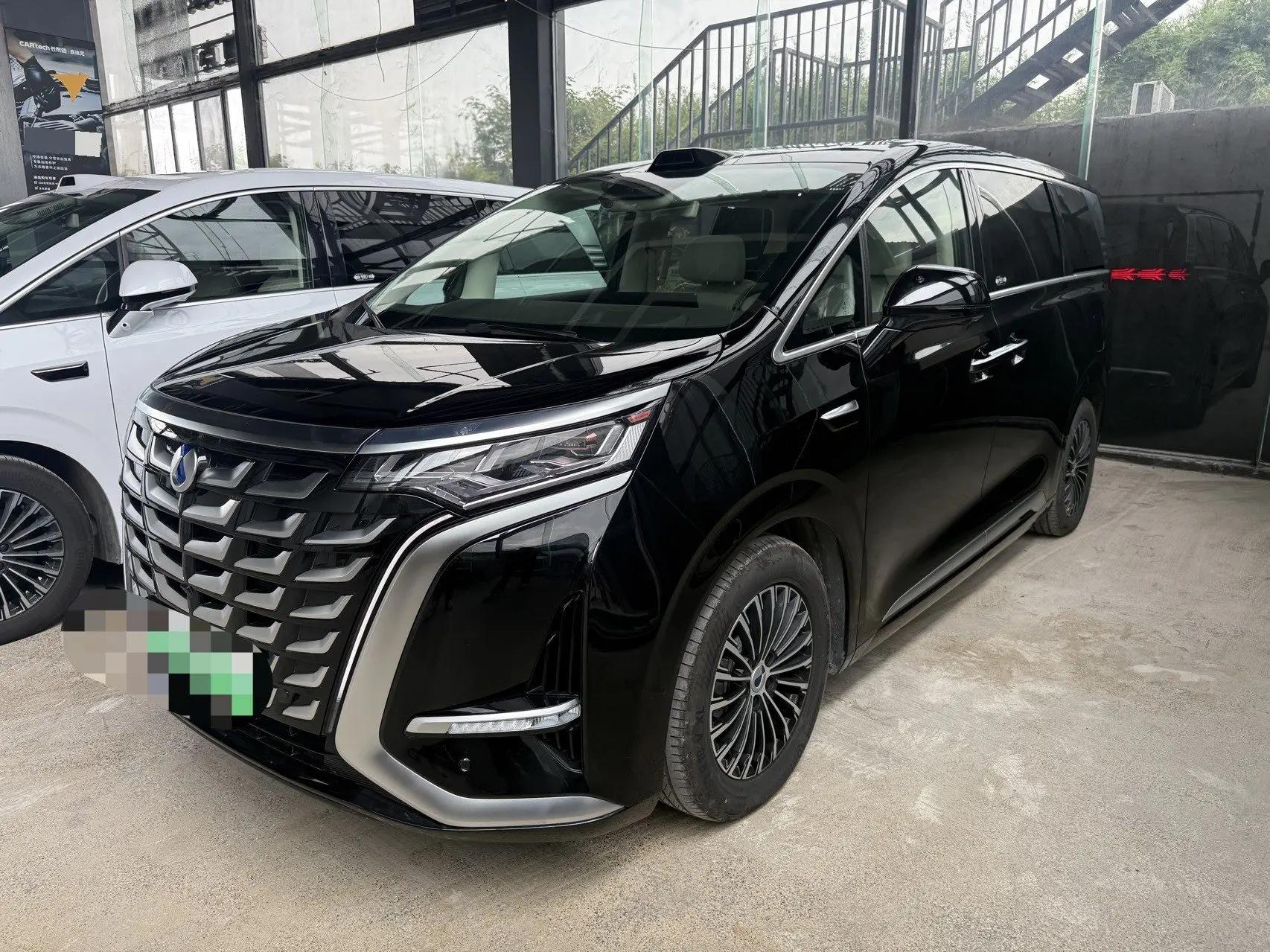 腾势 2025款 腾势D9 DM-i 1.5T 无级 四驱至尊型 自动挡