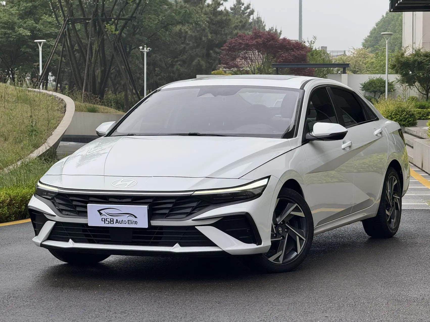 Elantra 2023 1.5L CVT LUX Premium Edition