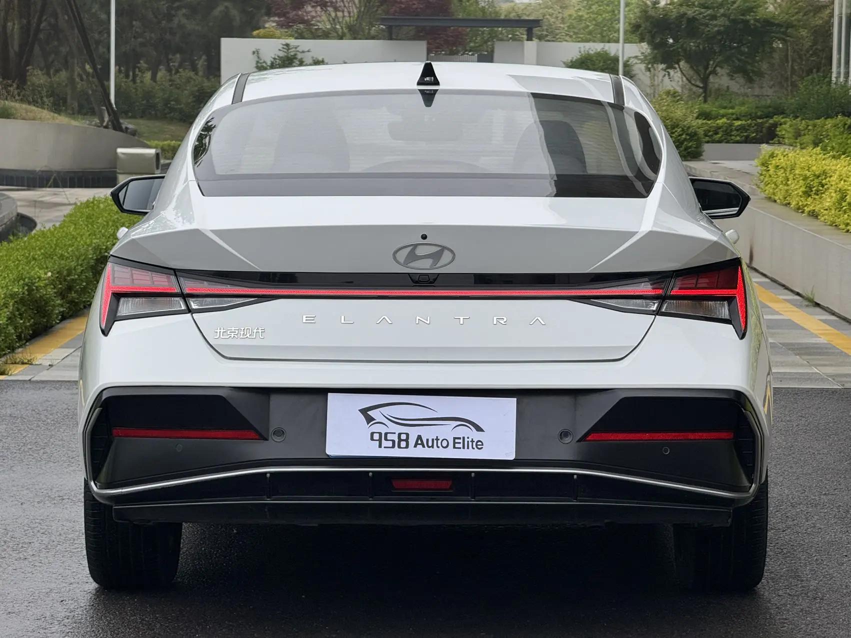Elantra 2023 1.5L CVT LUX Premium Edition 10