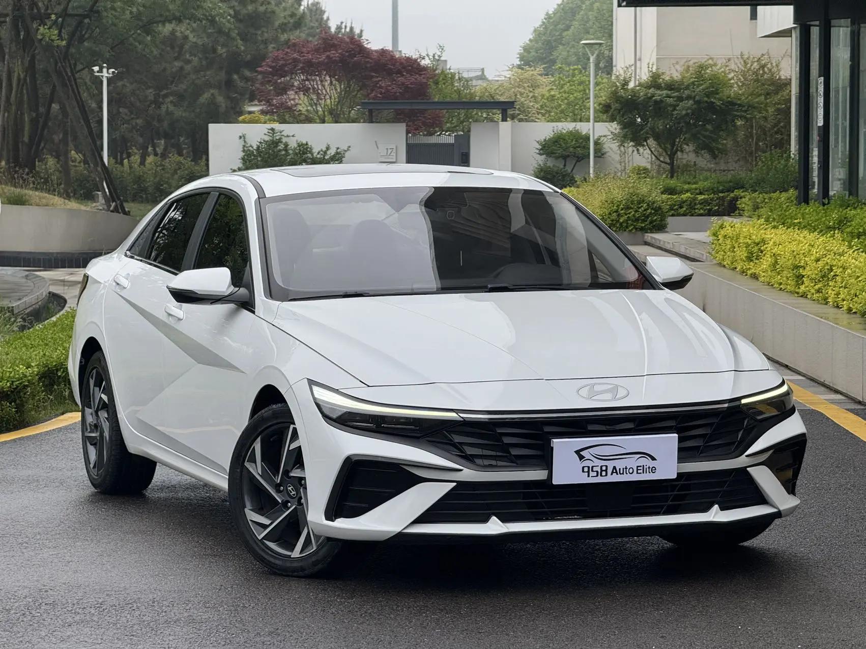 Elantra 2023 1.5L CVT LUX Premium Edition 3
