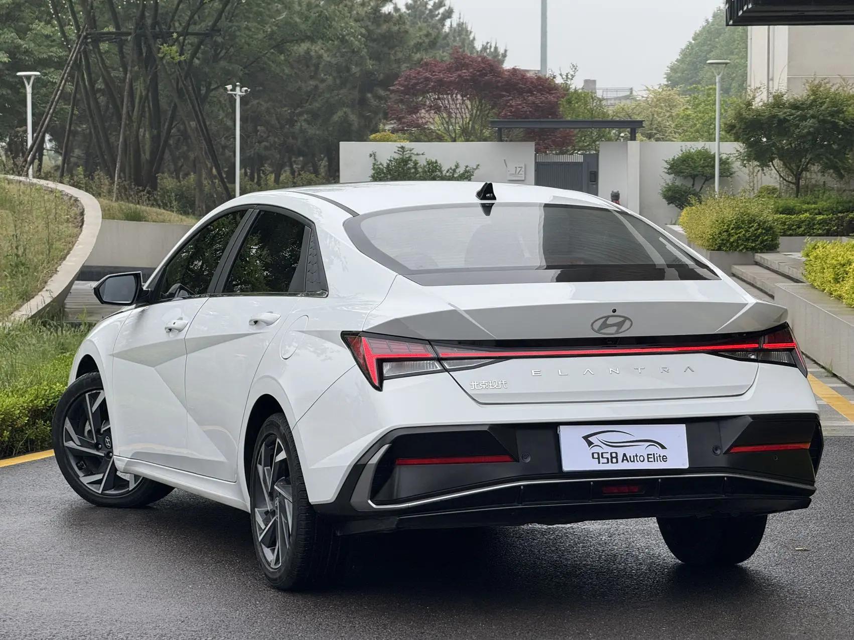 Elantra 2023 1.5L CVT LUX Premium Edition 5