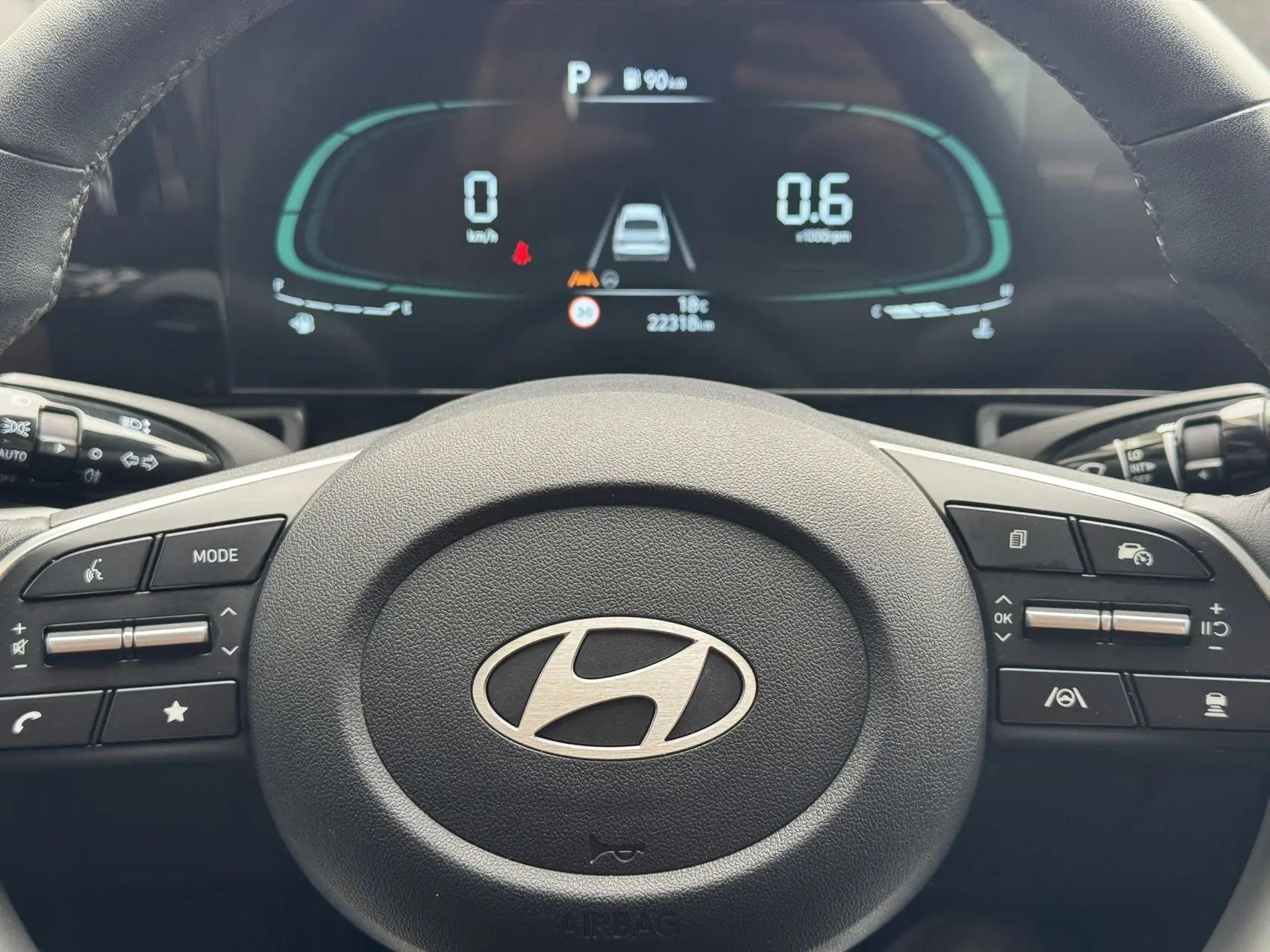 Elantra 2023 1.5L CVT LUX Premium Edition 6