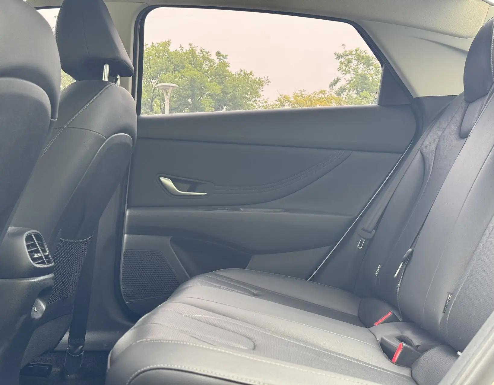 Elantra 2023 1.5L CVT LUX Premium Edition 9