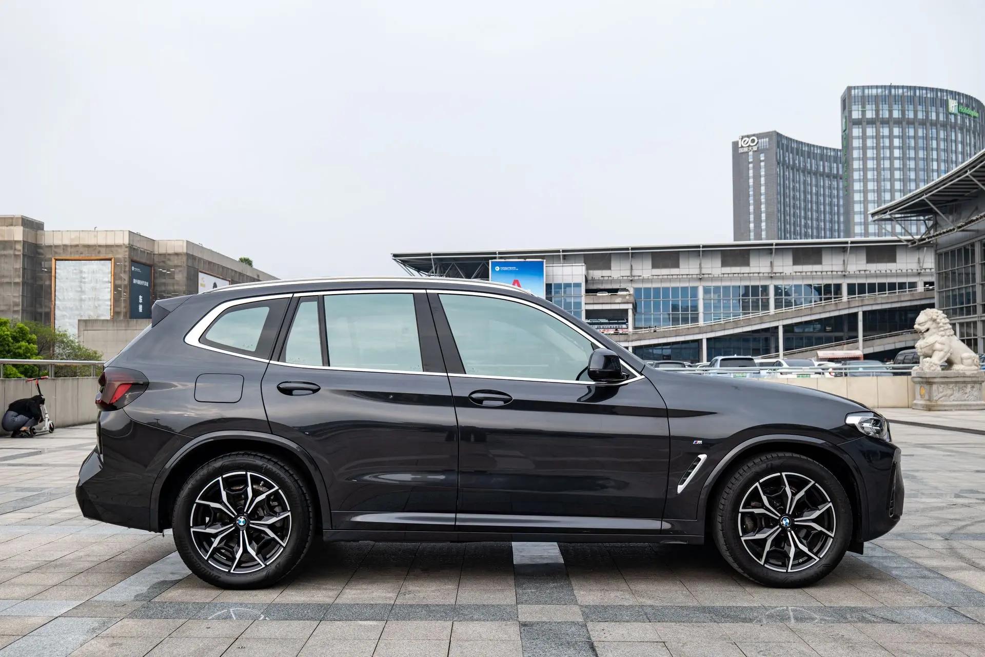 BMW X3 2022 xDrive25i M sports suit 2