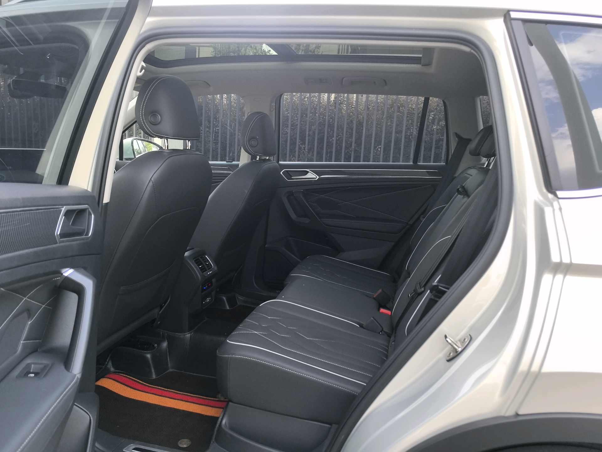 Tiguan L 2022 330TSI Automatic Two-Drive R-Line Enjoy Edition 11