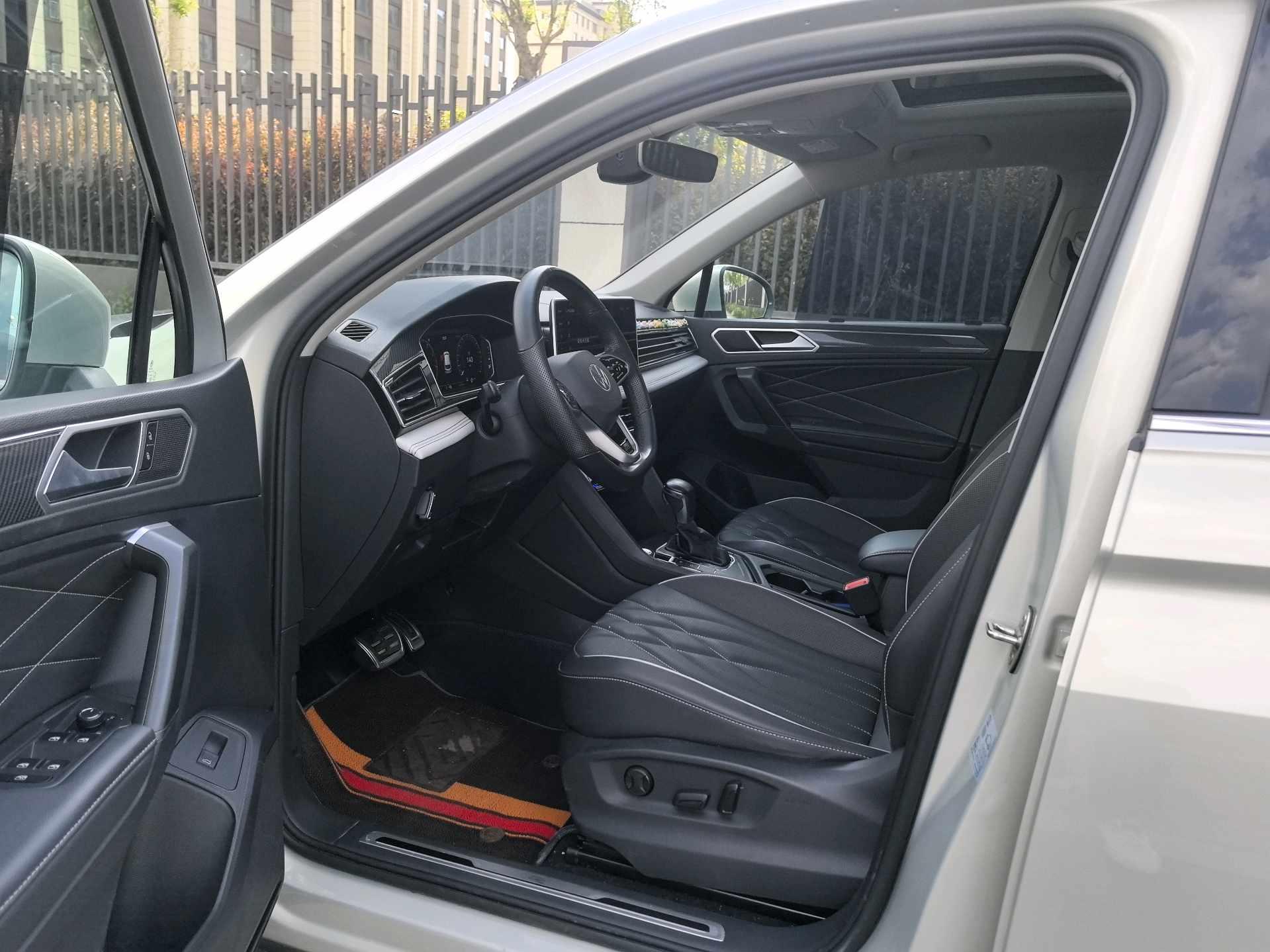 Tiguan L 2022 330TSI Automatic Two-Drive R-Line Enjoy Edition 9