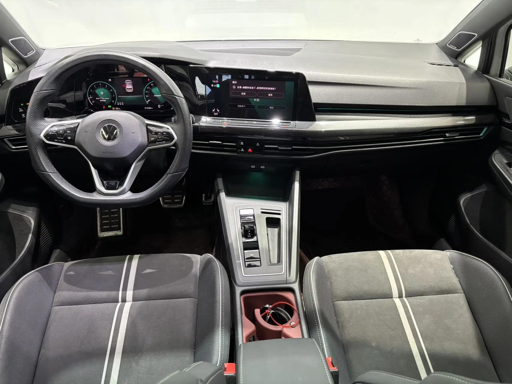 Volkswagen 2023 Golf 8 R-Line 1.4TSI 280TSI Automatic 12