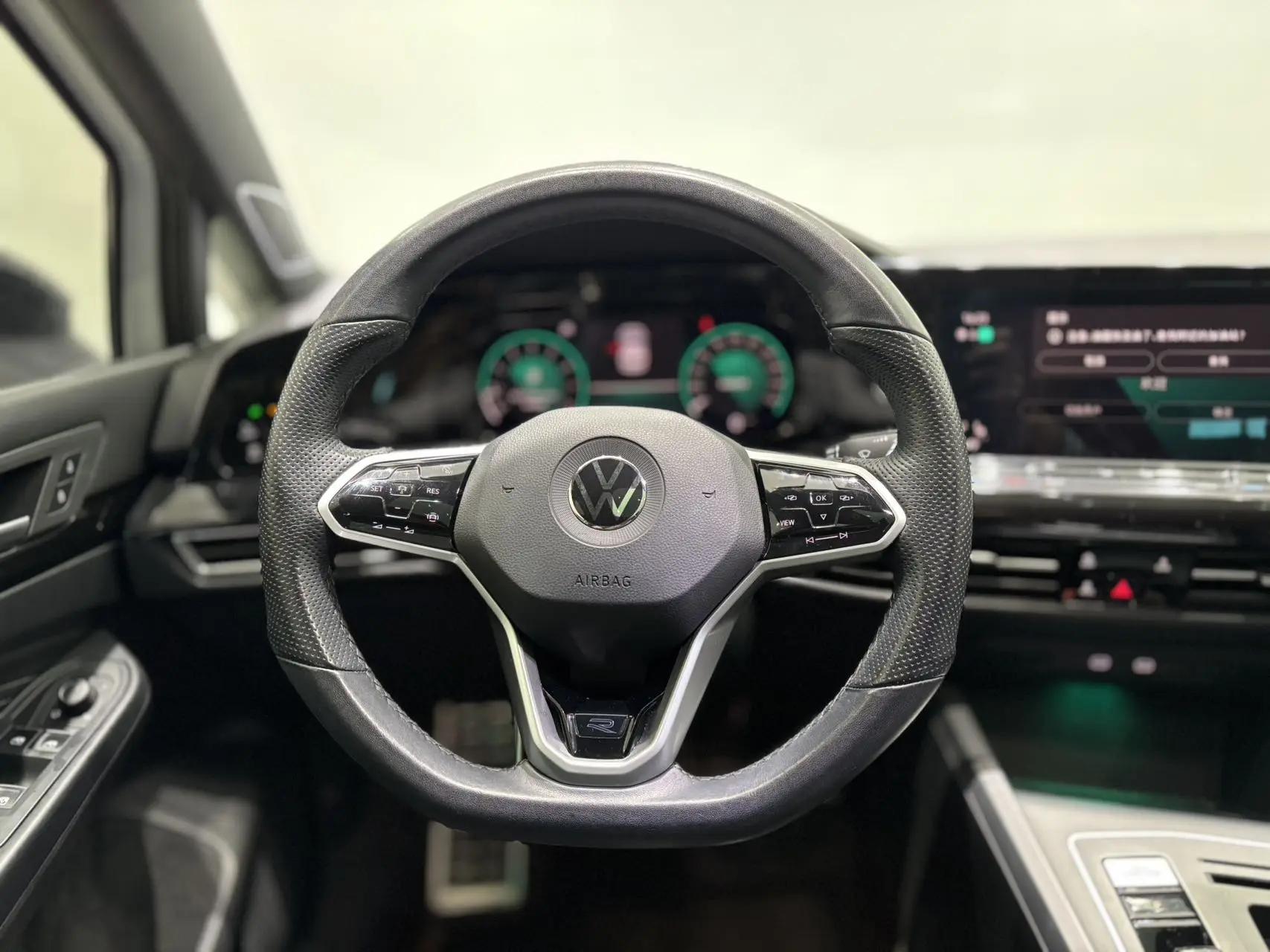 Volkswagen 2023 Golf 8 R-Line 1.4TSI 280TSI Automatic 13