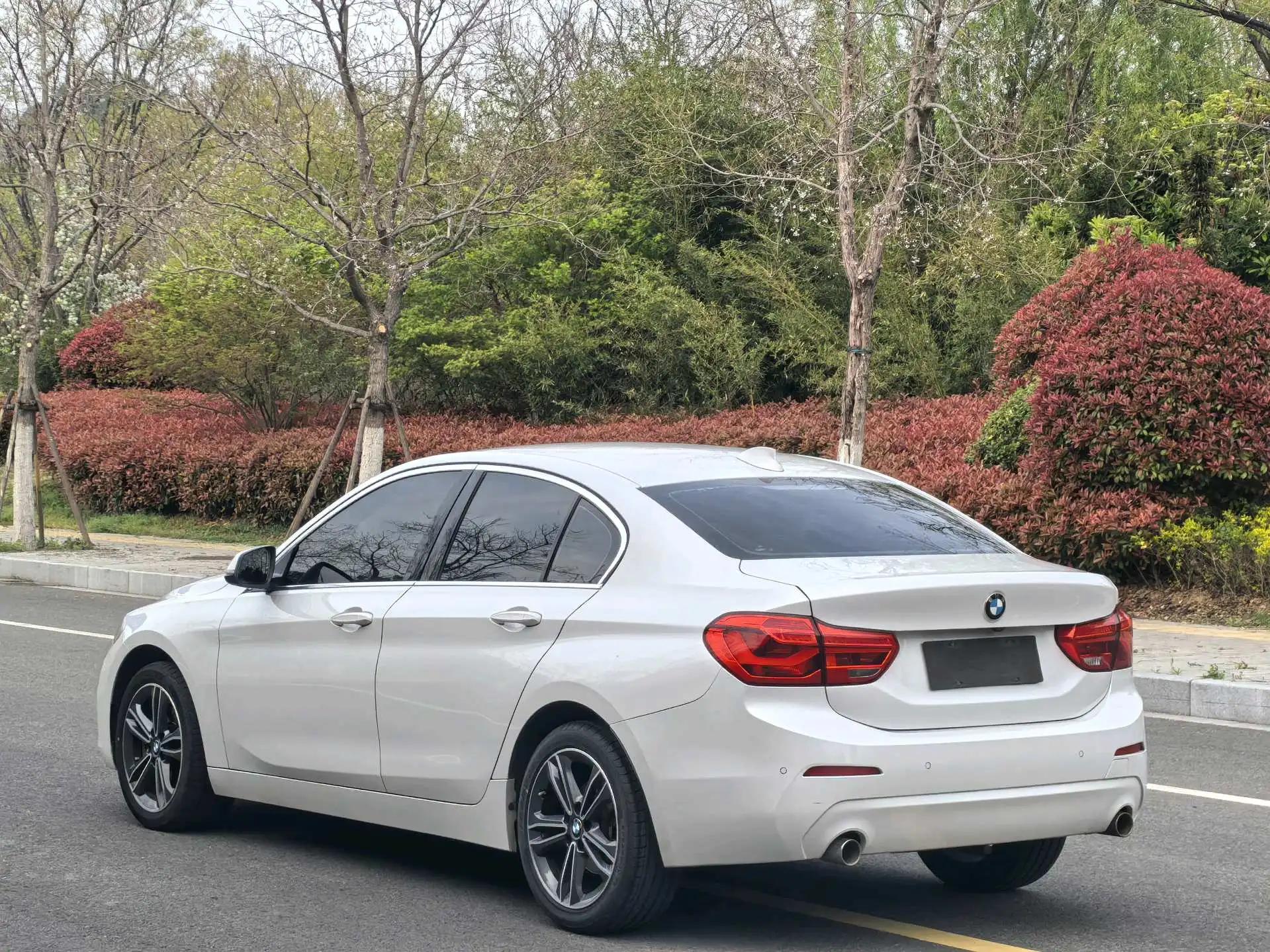 BMW 1 Series 2020 120i Fashion 8
