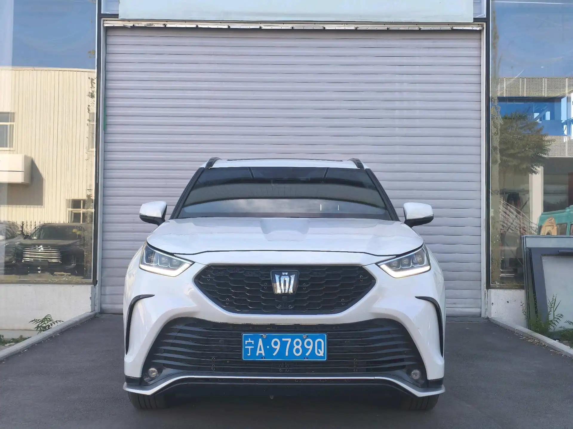 Toyota 2024 Crown Landfang HEV 2.5 CVT 4WD Prestige Automatic 2