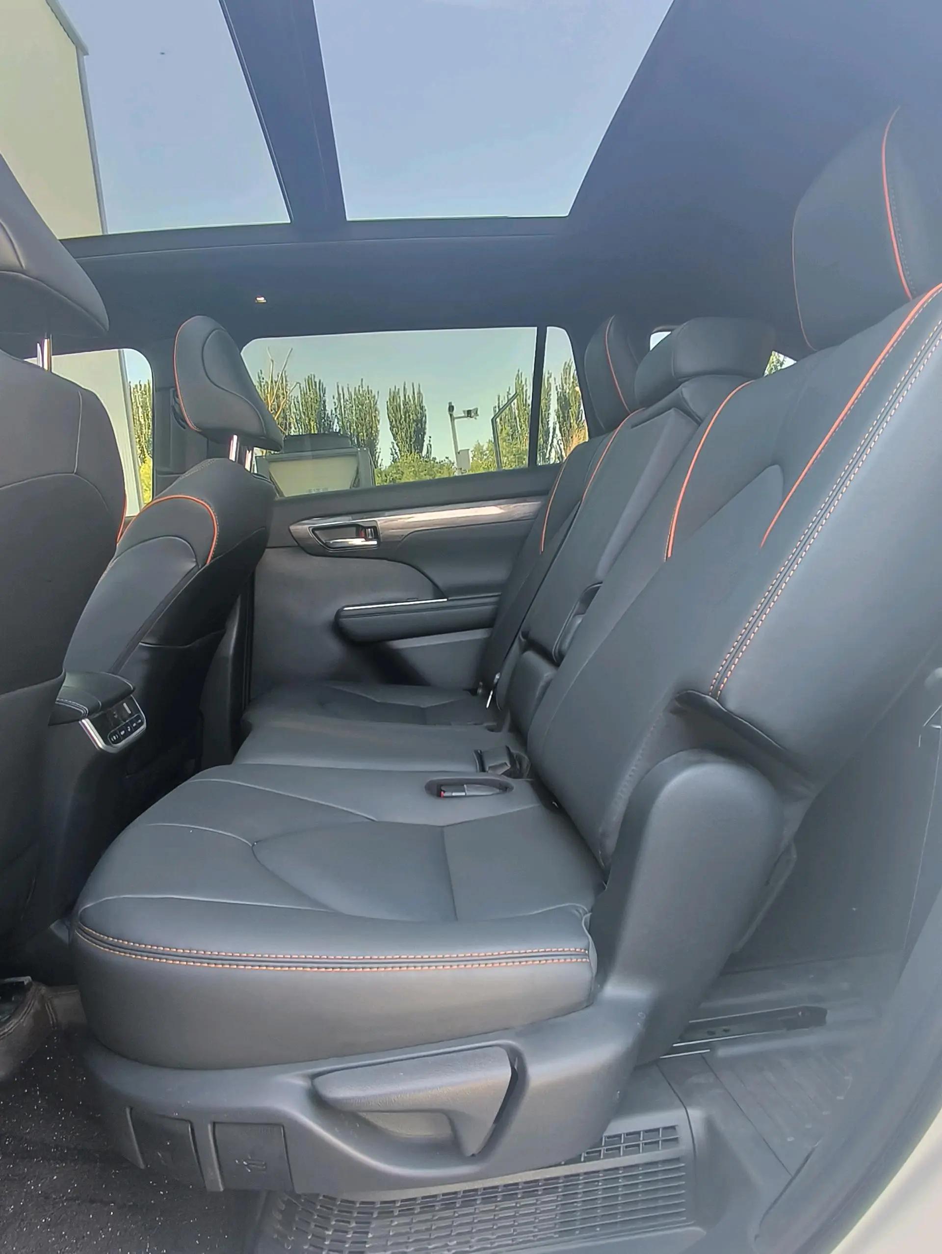 Toyota 2024 Crown Landfang HEV 2.5 CVT 4WD Prestige Automatic 6